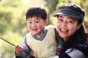 ¿Cómo puedo ser una buena influencia para mis hijos?